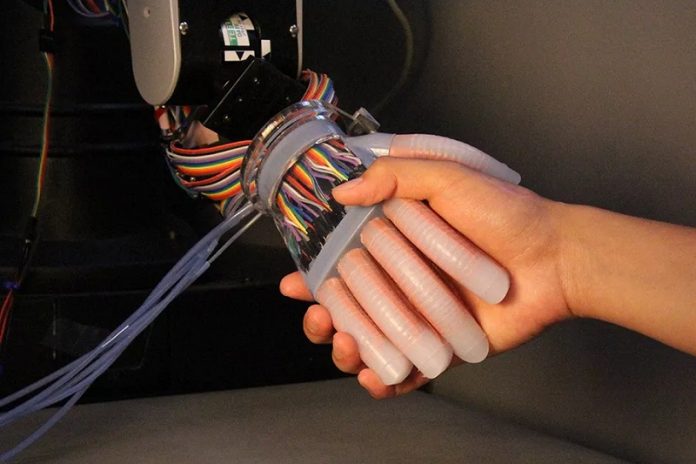 robotska ruka koja osjeca kao ljudska
