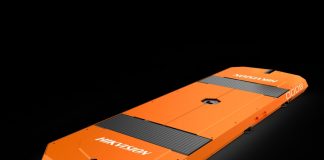 Robot koji parkira automobil umjesto vozaca