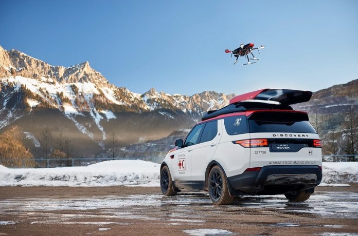Land Rover sa dronom