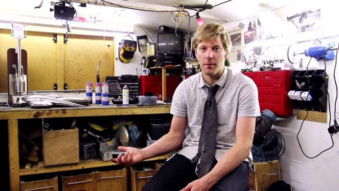 Colin Furze konzola od mikrotalasne peci